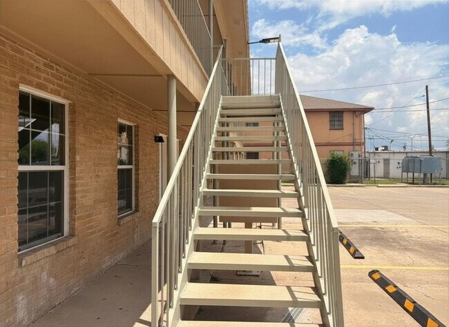 Building Photo - 4018 San Agustin Ave