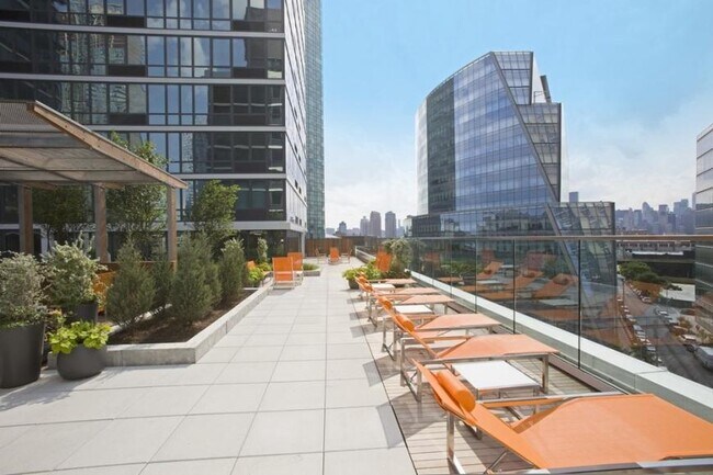 Foto del edificio - 0 bedroom in LONG ISLAND CITY NY 11101