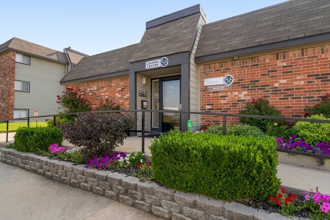 Building Photo - 2 bedroom / 1 bath. Limited-Time Offer: $600 Rent Credit (Applied Over First 3 Months)