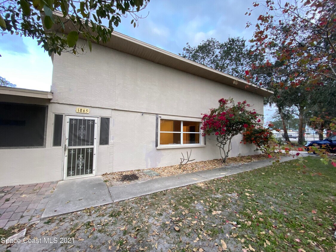 Primary Photo - 1865 Guava Ave