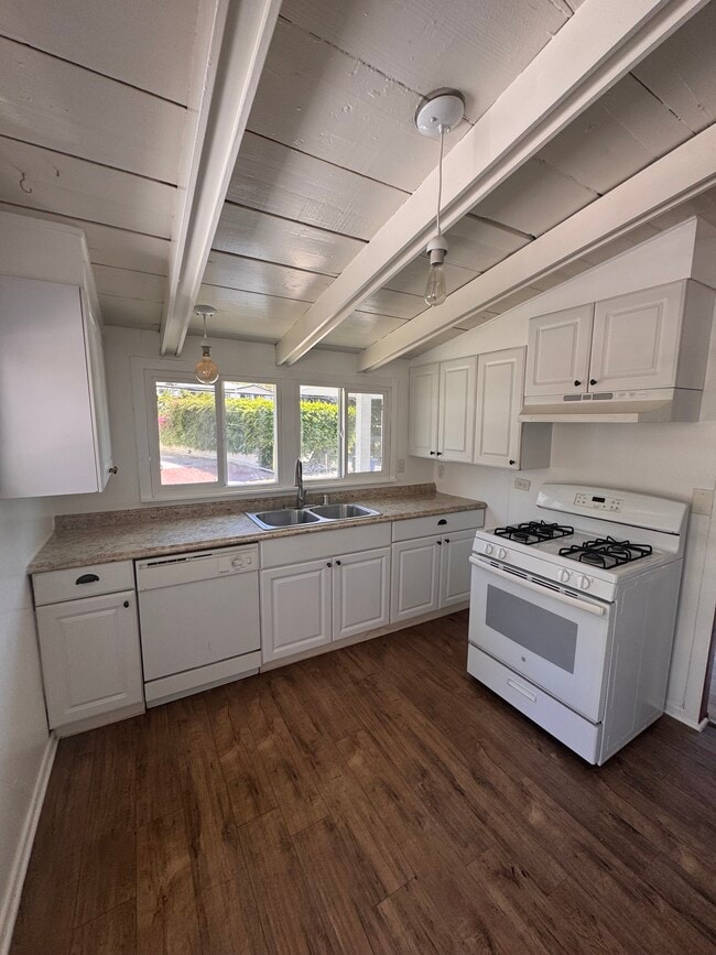 Building Photo - 3927 Las Flores Canyon Rd