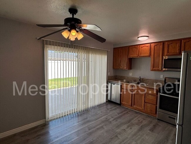 Foto del edificio - 7715 Amethyst Ave