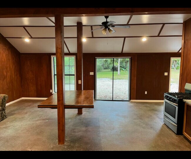 Foto del edificio - 62067 Military Rd