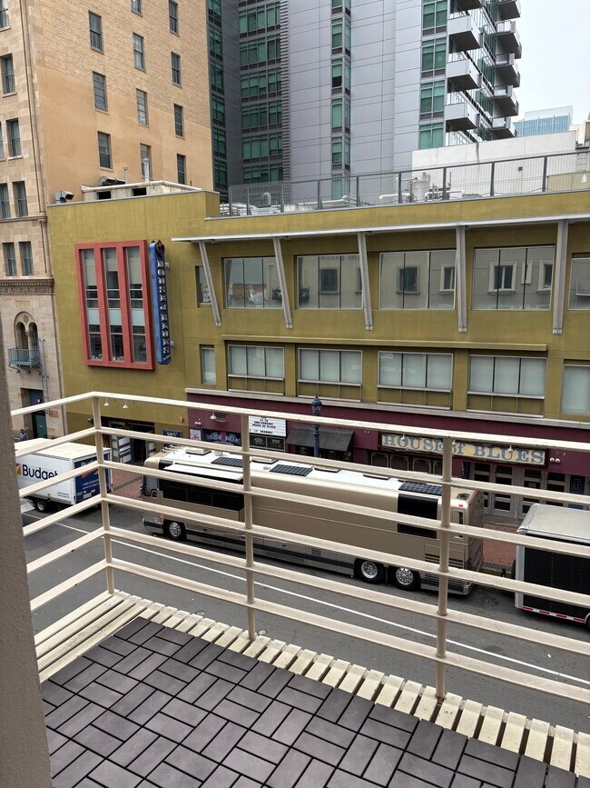 Foto del edificio - 1055 6th Ave