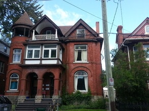 Building Photo - 102 Wellington St