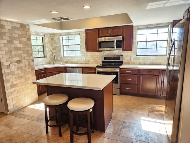 Foto del edificio - 7800 E Lincoln Dr