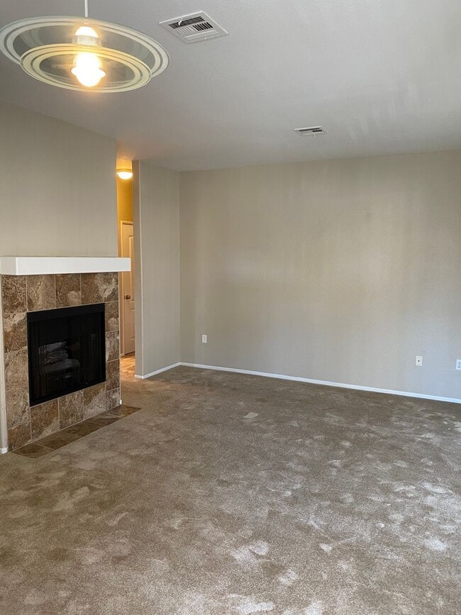 Building Photo - 2 Bed/2 Bath Condo in Martinique Complex -...