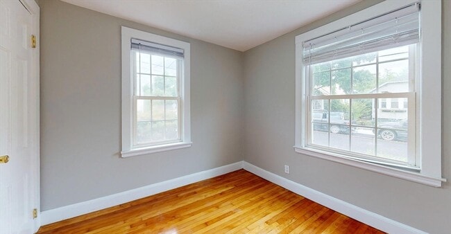 Foto del edificio - 55 Brentwood St