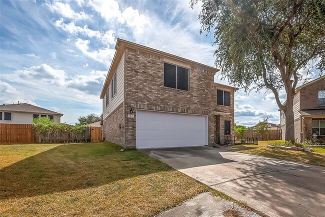 Foto del edificio - 9226 MacMillan Ln