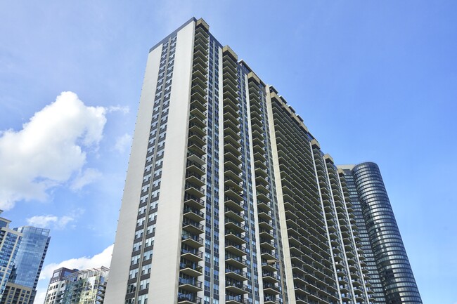 Building Photo - 400 E Randolph St