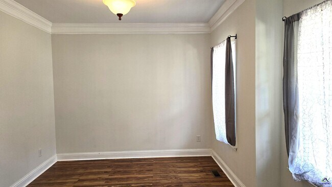 Foto del edificio - 235 West Springs Drive