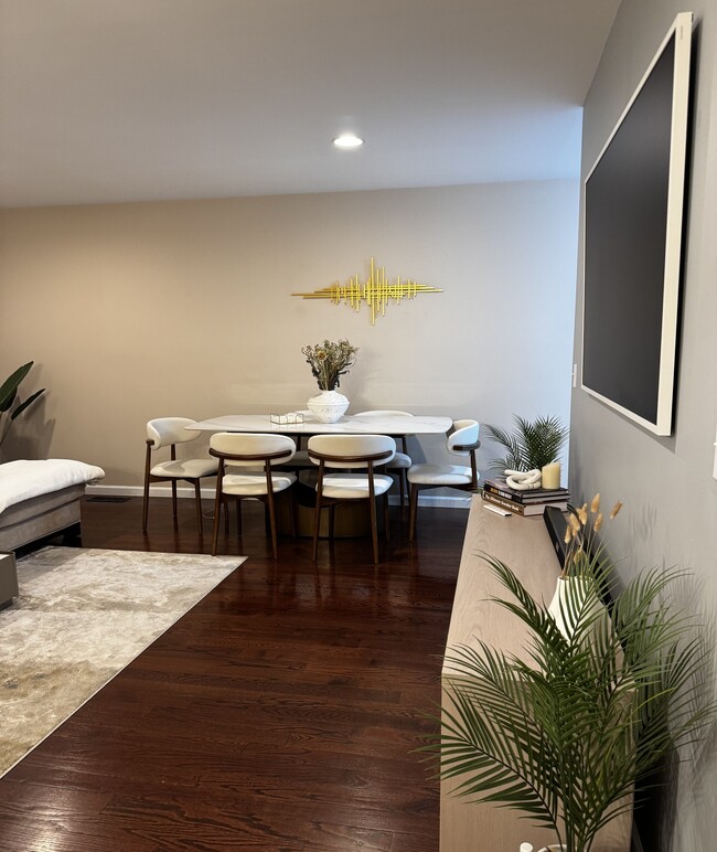 Foto del edificio - 32 Oil Mill Rd