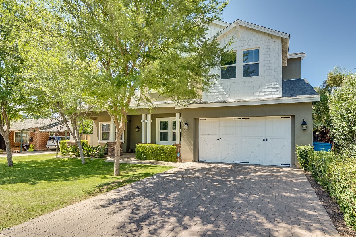 Primary Photo - 3226 E Sells Dr