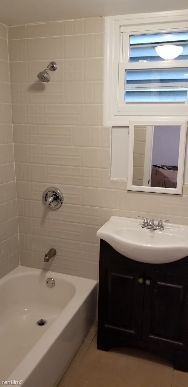 Building Photo - 3 br, 2 bath  - 185 Roseville Ave 1