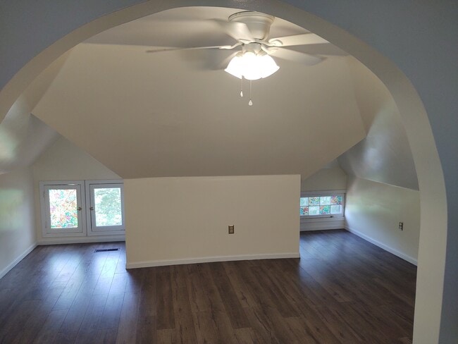 Building Photo - 229 W Walnut St