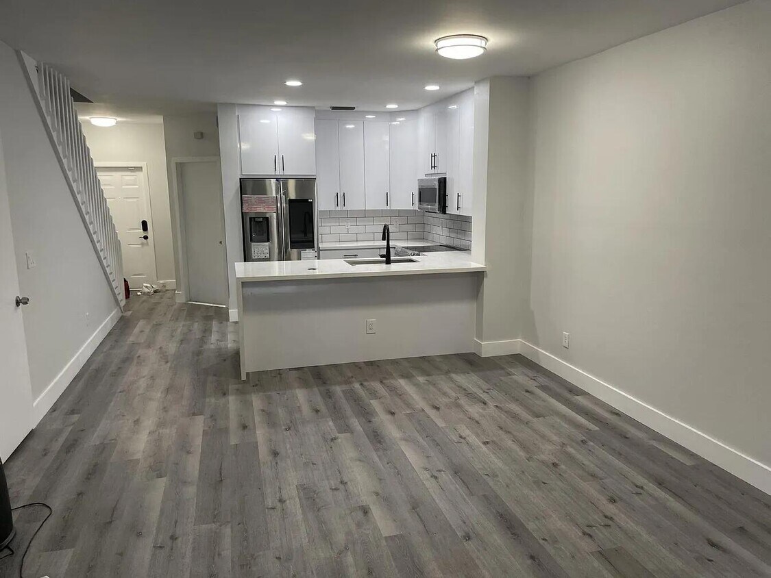 Foto principal - 12171 SW 4th St