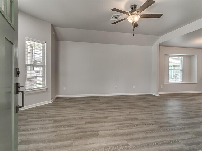 Foto del edificio - 5708 Campbell Creek Dr
