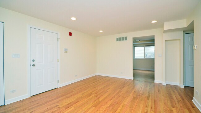 Building Photo - 721 Seward St