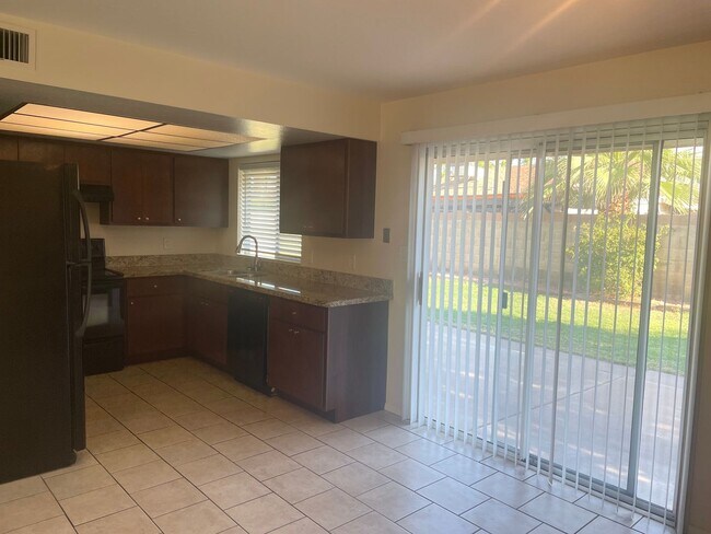 Building Photo - COMMUNITY POOLS-3 Bedroom/2 Bath in Dobson Ranch