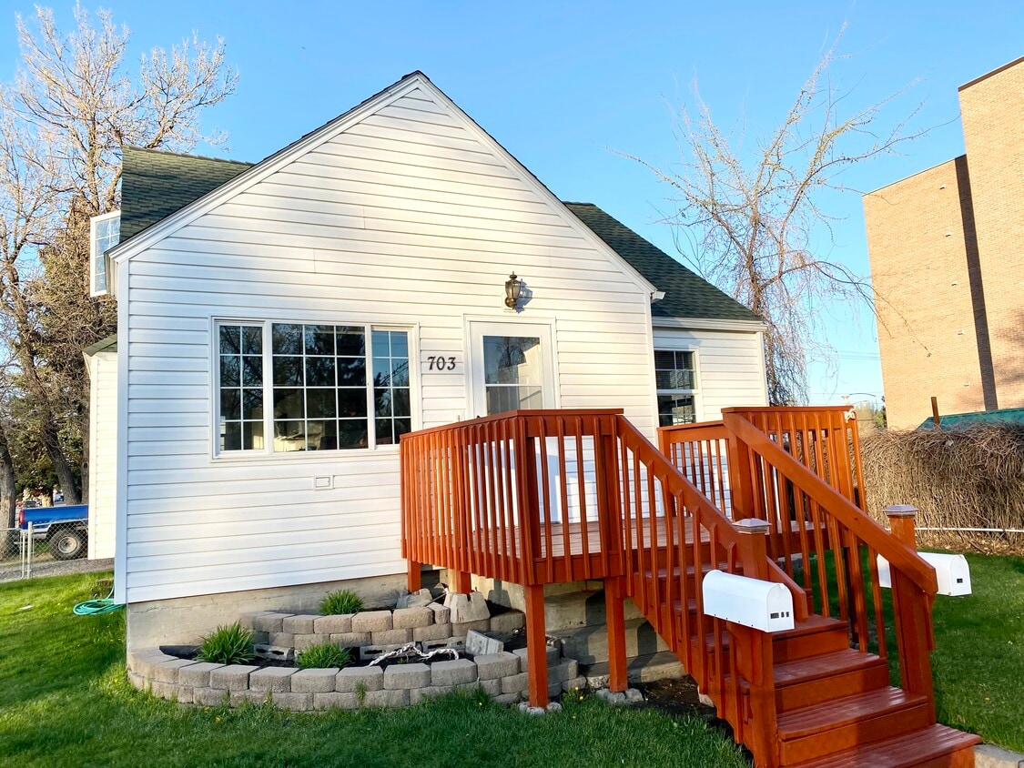 Primary Photo - 703 S 28th St