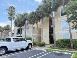 Building Photo - 833 Riverside Dr