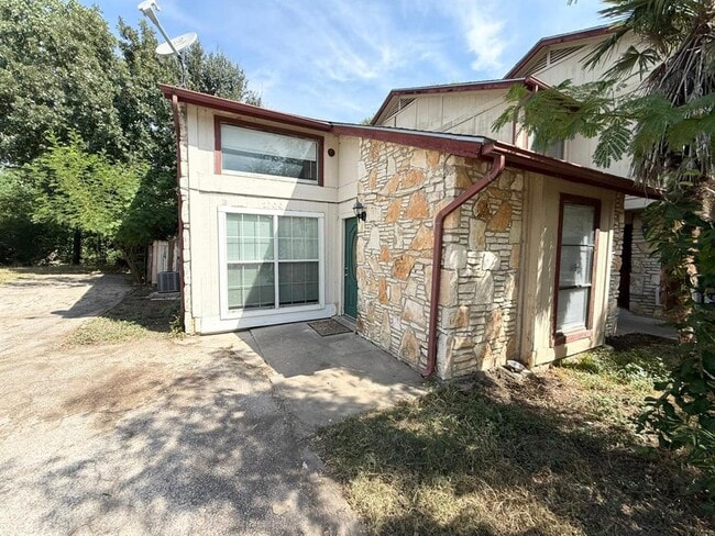 Building Photo - 2700 Mulford Cove