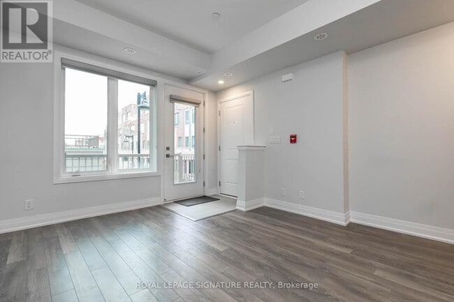 Building Photo - 3580 Lake Shore Blvd W