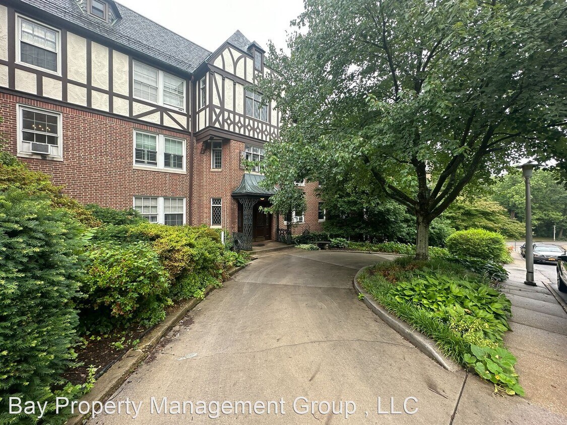 Foto principal - 2 br, 2 bath House - 221 Ridgemede Rd Unit...