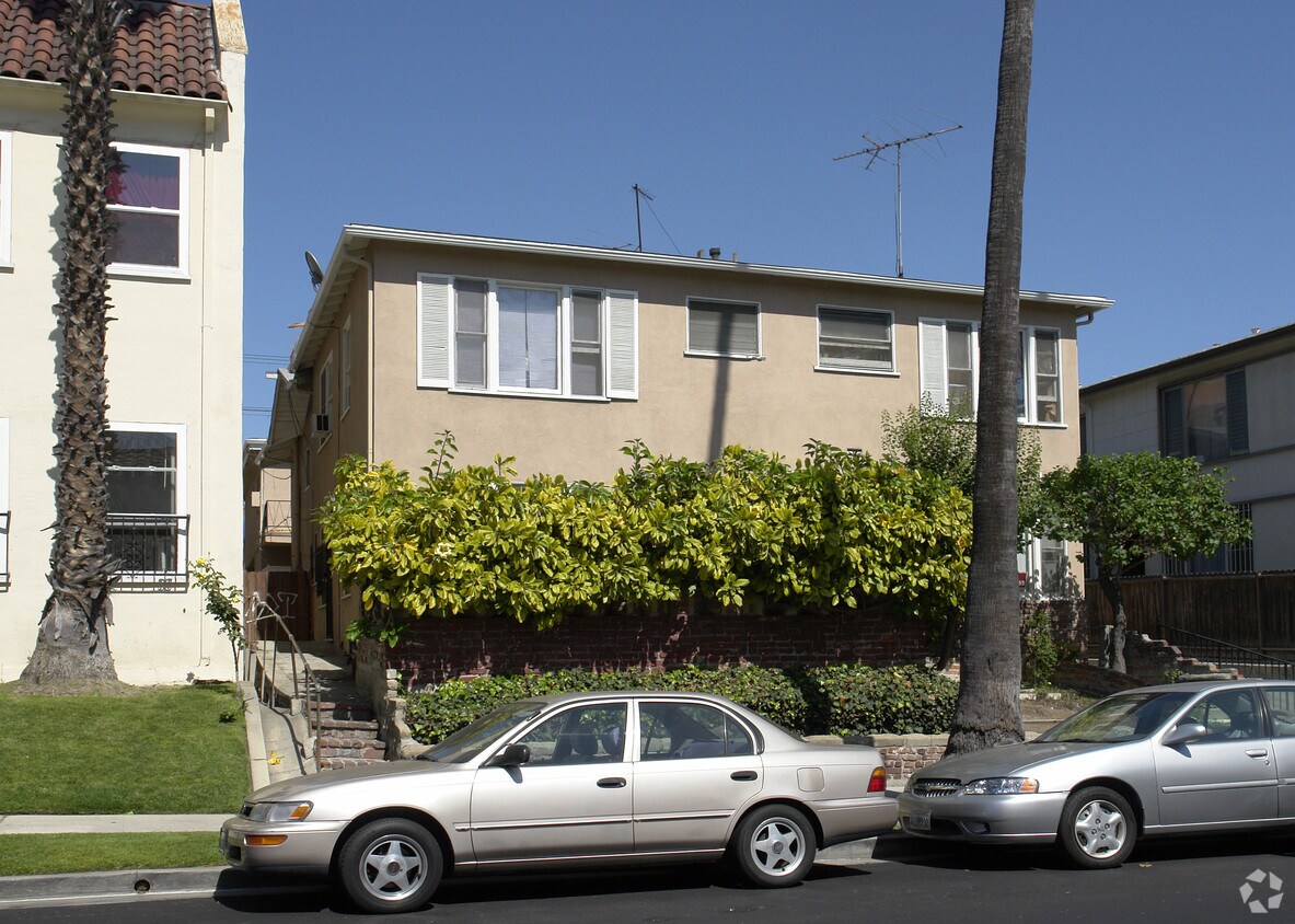Building Photo - 118 S Manhattan Pl