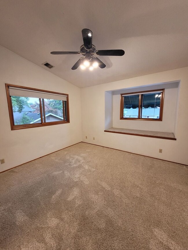 Building Photo - 1124 Woodside Dr