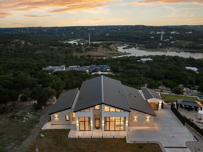 Foto del edificio - 2714 Lakehurst Rd