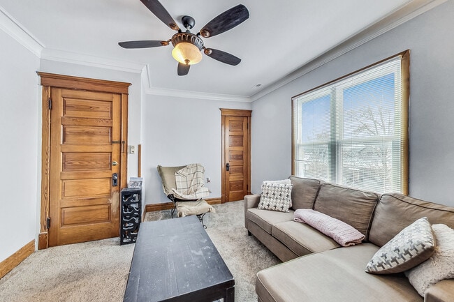 Foto del edificio - 6326 W Cuyler Ave