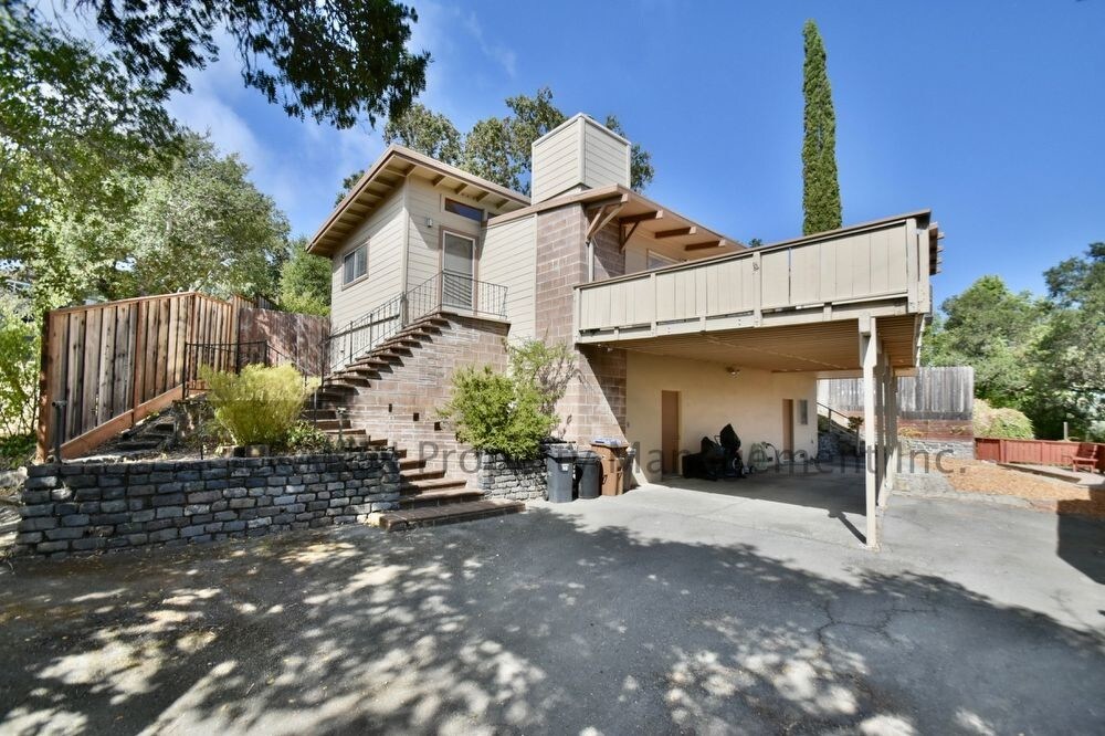 Primary Photo - Fairfax Home With Great Views
