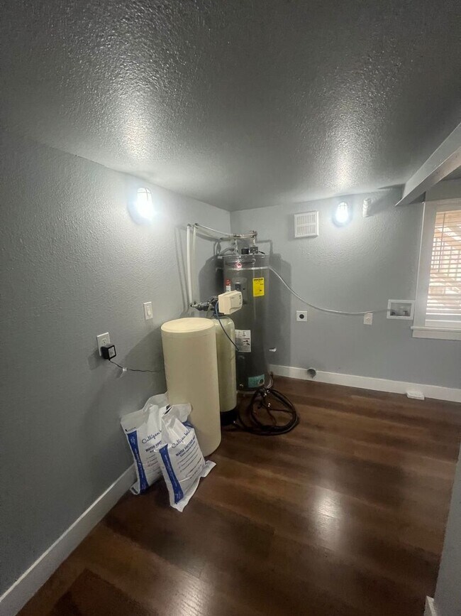 Foto del edificio - 695 Passover Rd