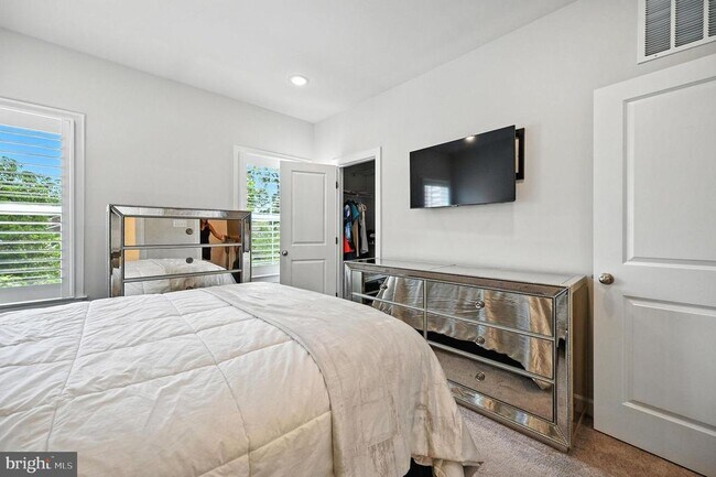 Foto del edificio - 7233 Mountaineer Dr