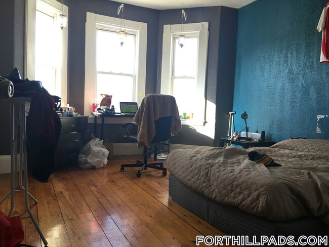 Building Photo - 160 Centre St