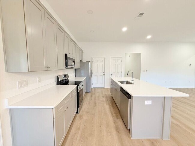 Building Photo - 3320 Hudson Bend