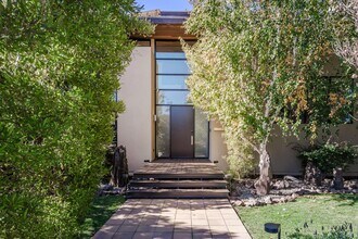 Building Photo - 2510 Skyfarm Dr