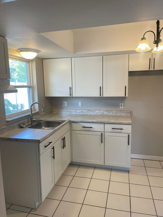 Building Photo - 5281 Bamboo Pl