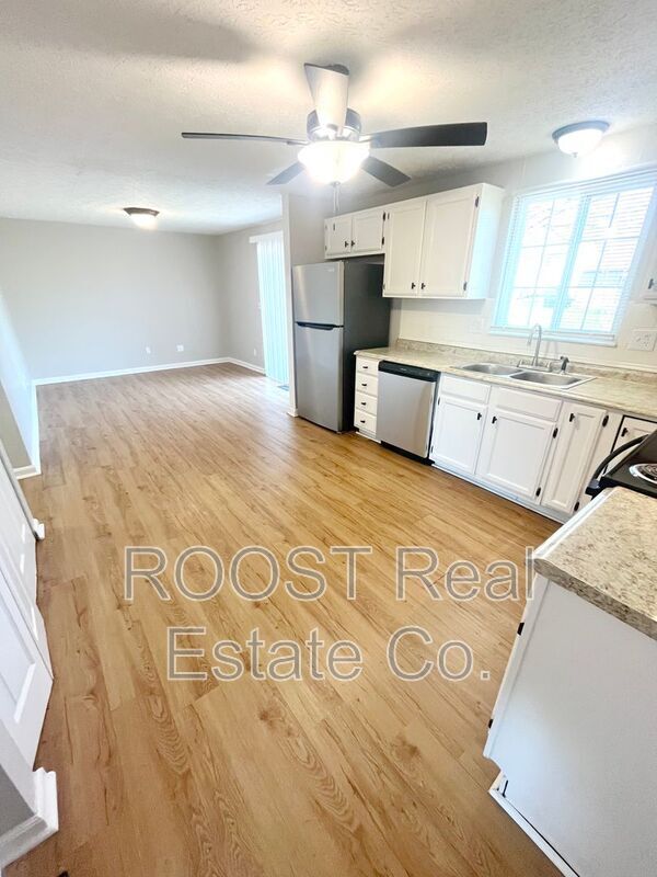 Building Photo - 3044 Arrowsmith Dr