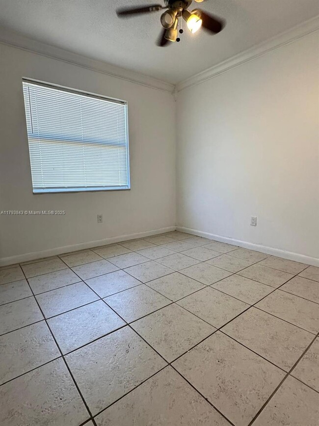 Foto del edificio - 851 NE 207th Terrace