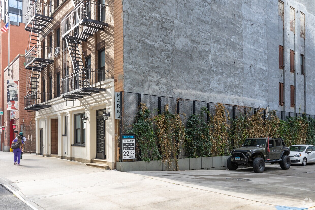 Building Photo - 232 E 40th St