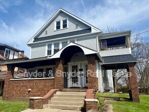 Building Photo - 245-247 Oakdale Ave