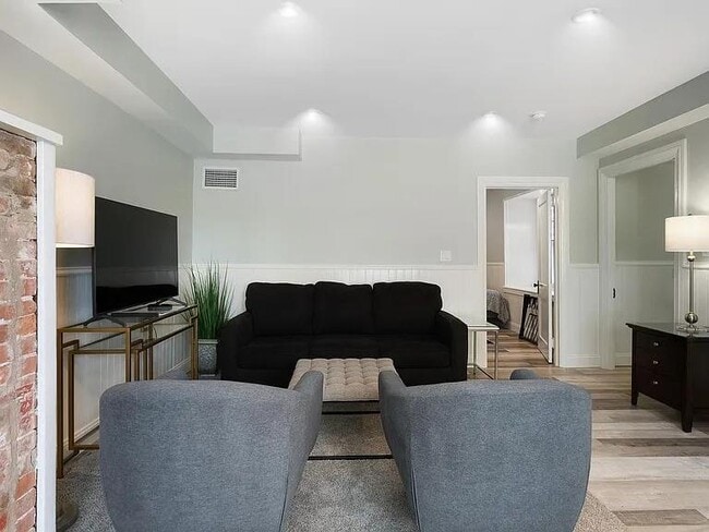 Foto del edificio - 77 Coggeshall Ave