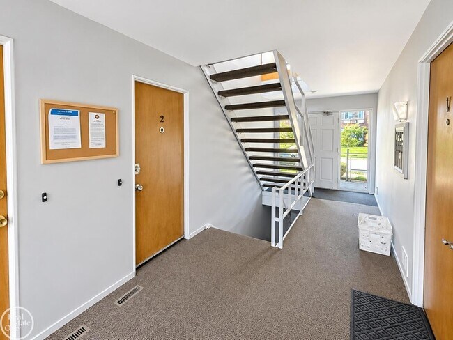 Foto del edificio - 4840 Briarwood Ave