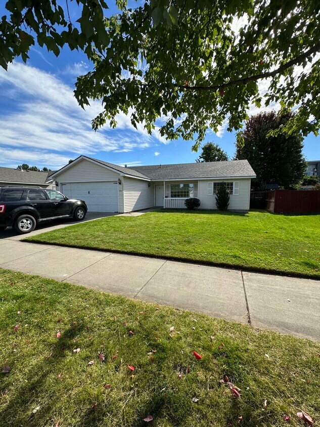 Foto principal - 1850 W Canfield Ave