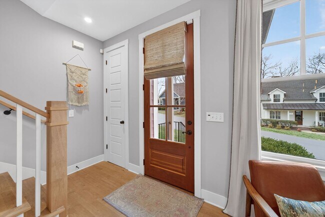Building Photo - Great location, less than one mile from Historic Downtown Franklin.