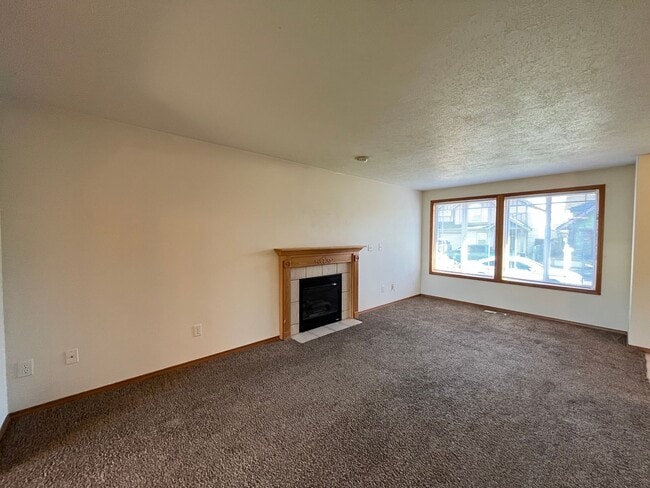 Building Photo - 3-Bed, 2.5-Bath Pet-Friendly Home with Lar...