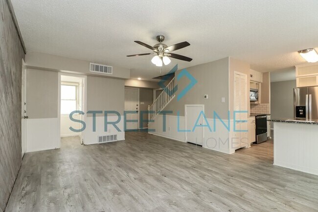 Building Photo - REDUCED!