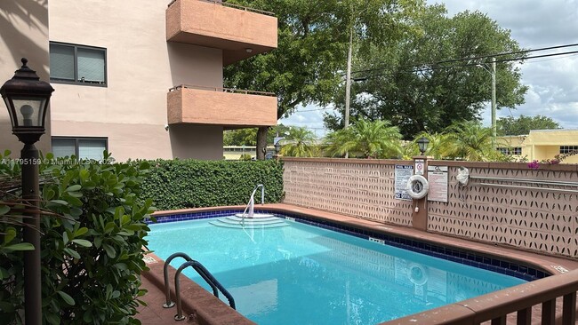Foto del edificio - 690 NE 123rd St